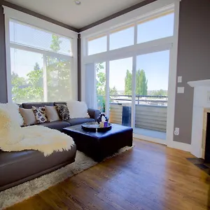 https://comfort-and-grace-perched-on-queen-anne-hill.seattlehotelsites.com